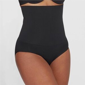 ASSETS by SPANX Women's Remarkable Results High-Waist Control Briefs - Black
1X